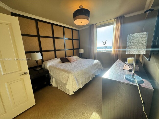 Building Photo - 17875 Collins Ave