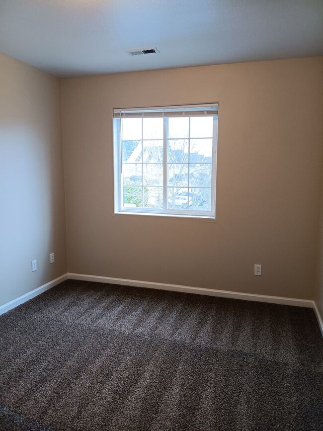 Building Photo - Beautiful Newly Remodeled Propety Ready Fo...