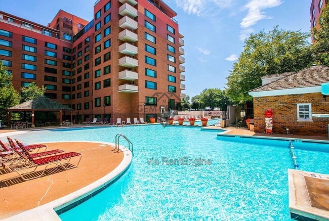 Building Photo - 1111 Arlington Blvd