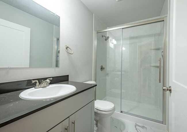 Building Photo - 3 bed 2.5 bath townhouse with garage.
