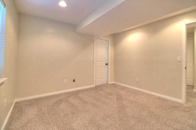 Building Photo - New reduced rent!