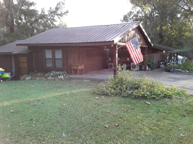 Building Photo - 10827 LA-28