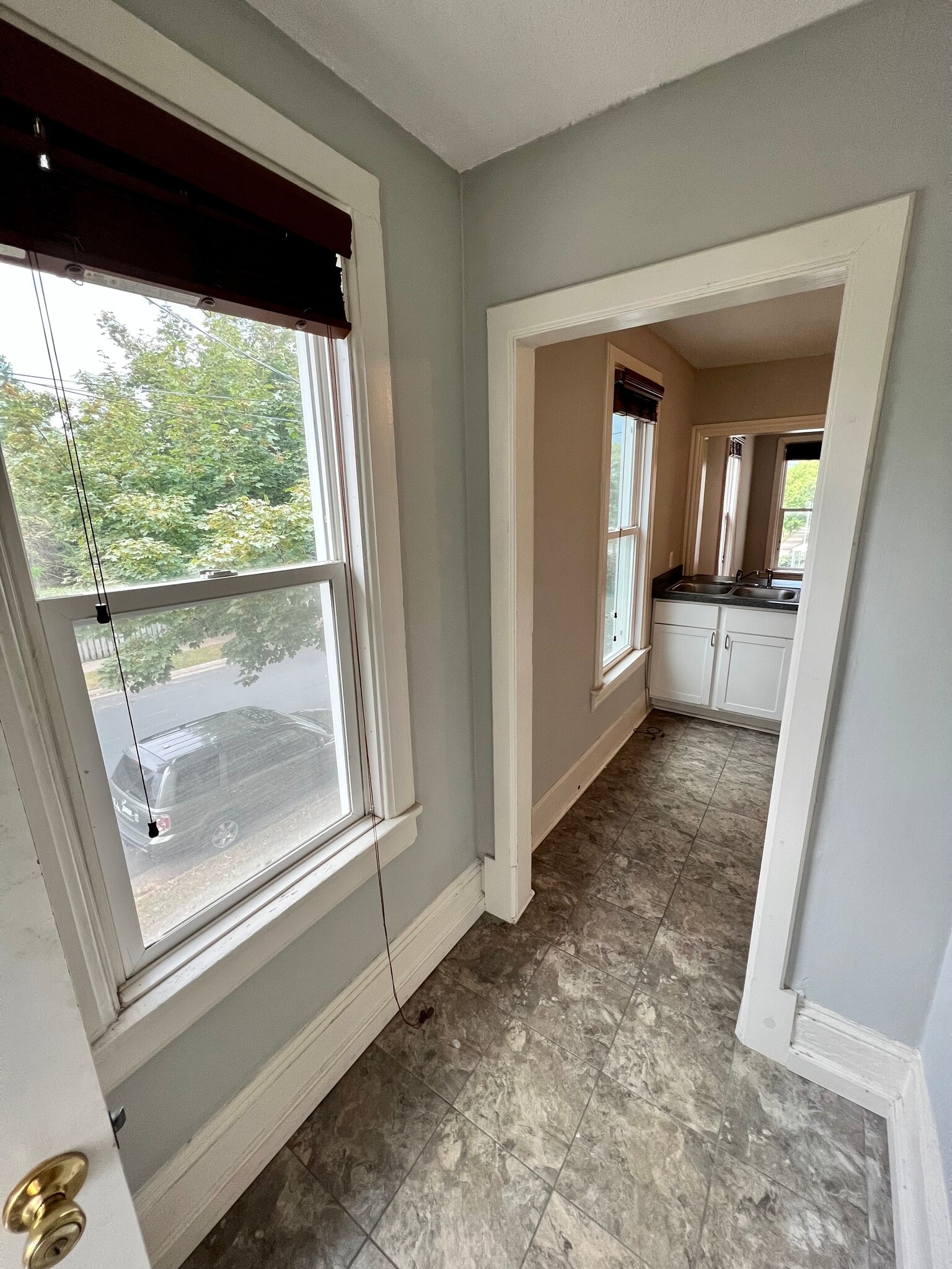 Sunlit entry - 1701 NE 2nd St