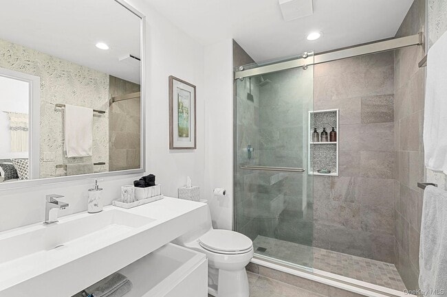 Building Photo - 3 Old Meadow Bend