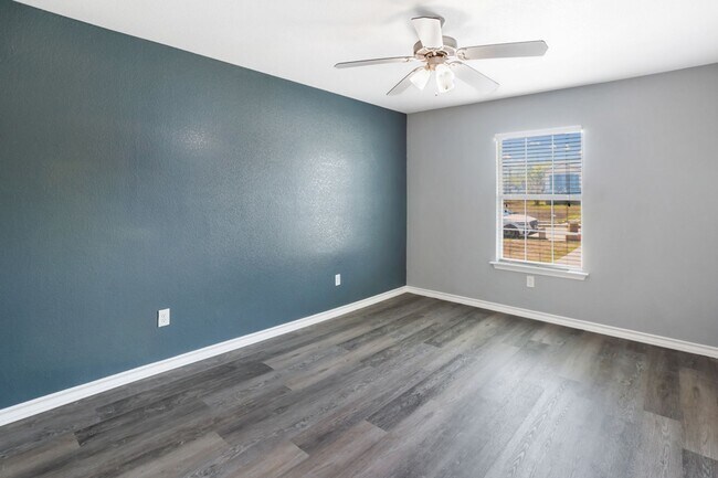 Building Photo - 939 John Page Dr