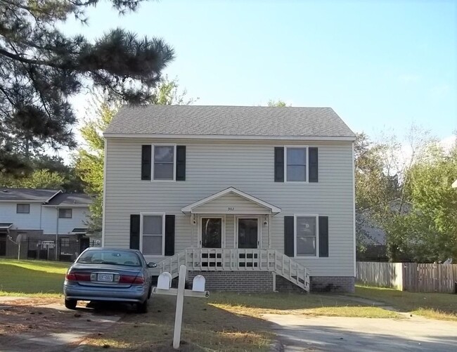 Building Photo - 902 Verdant Dr
