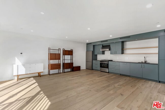 Building Photo - 4053 Sapphire Dr