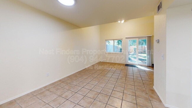 Building Photo - 1250 Bayshore Dr N