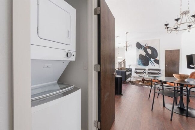 Building Photo - Modern 3-Bedroom Duplex Near OU Health Cen...