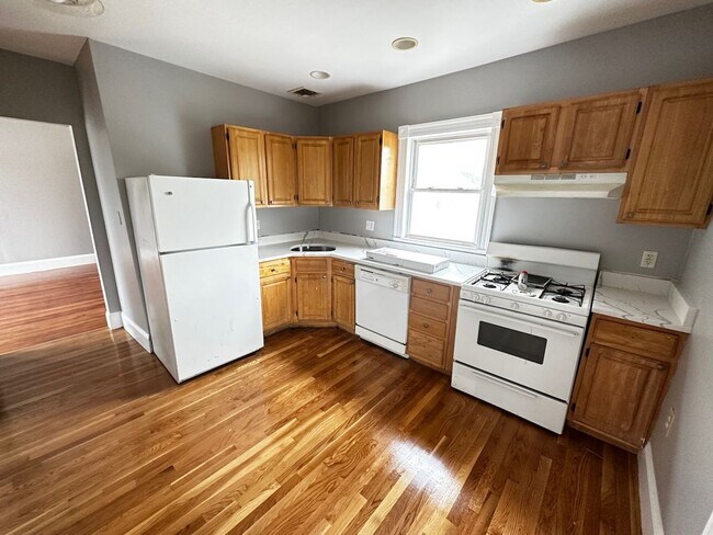 Building Photo - Available now - Only pay half broker fee -...