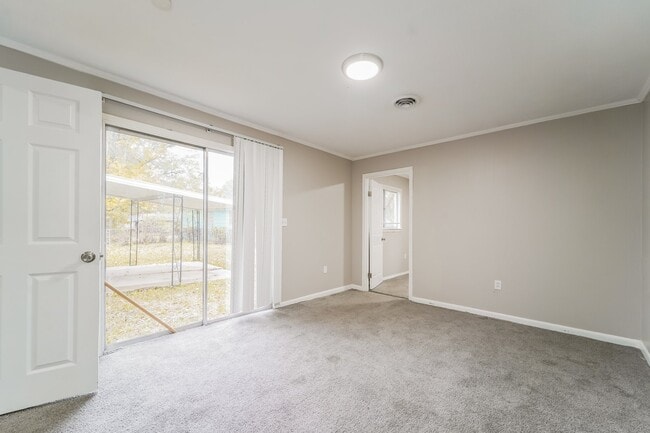 Building Photo - 1047 Garden Park Dr