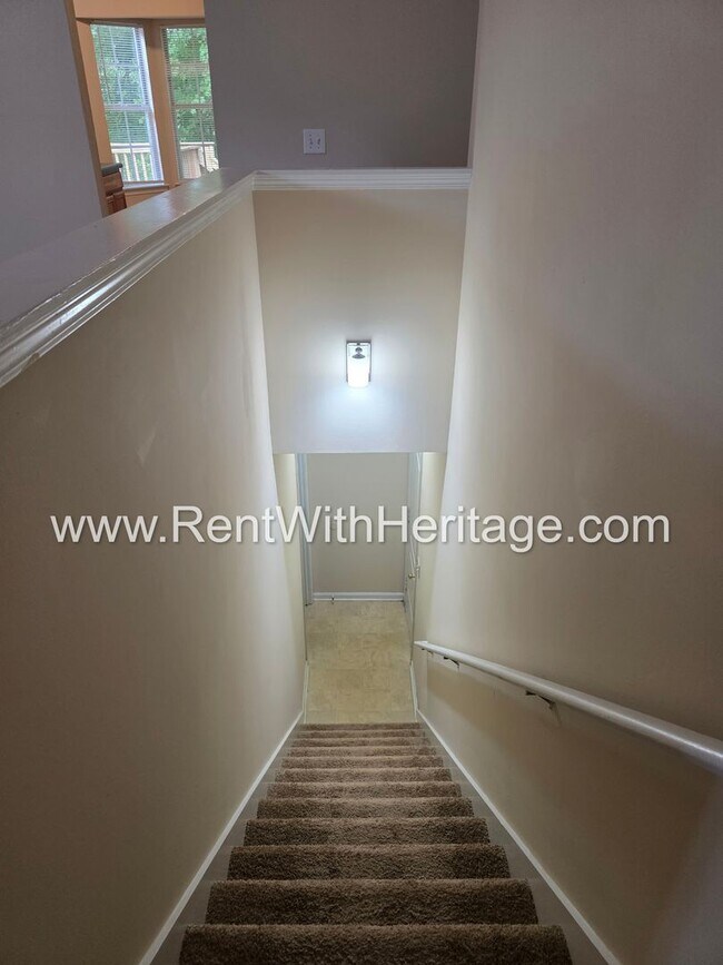 Building Photo - 6322 Hillview Ln