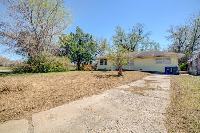Building Photo - Recently Updated 3 Bed 1 Bath Rental Home