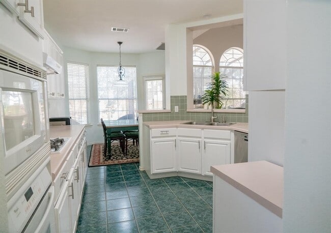 Building Photo - 4916 Tiger Lily Way