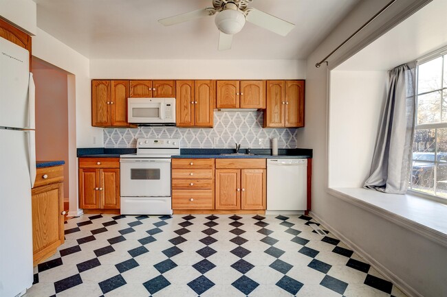 Building Photo - 811 Kings Croft Dr