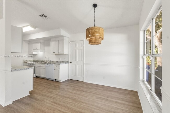 Building Photo - 1816 14th Ave SW