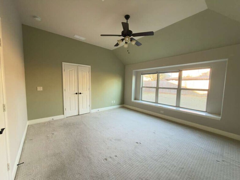 Building Photo - 521 Eastbrook Dr