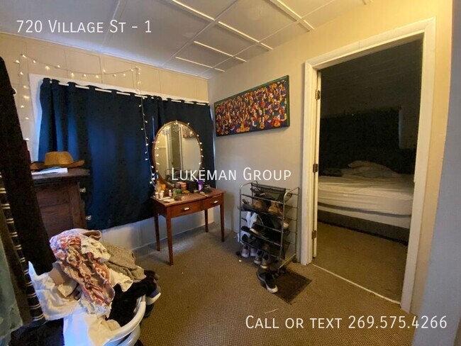 Building Photo - 720 Village St