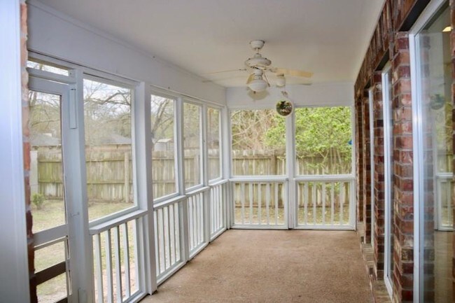 Building Photo - 903 Milroy Dr W