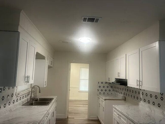 Building Photo - 637 Briarcliff Cir