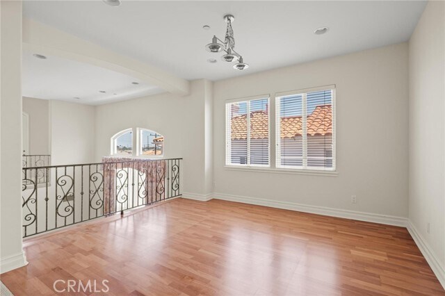 Building Photo - 711 N Paulina Ave
