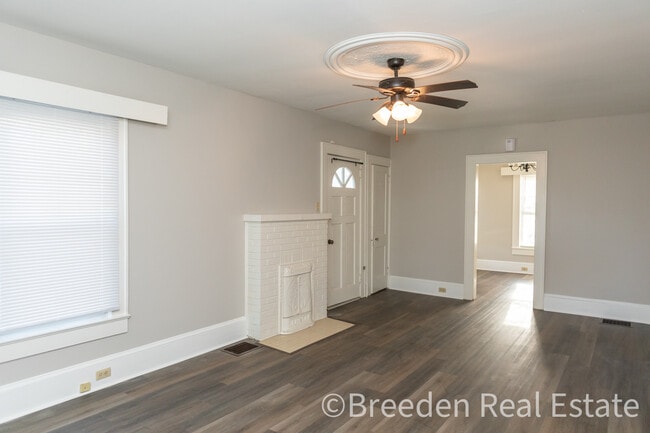 Building Photo - 400 Collett St