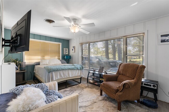 Building Photo - 2306 Ave P