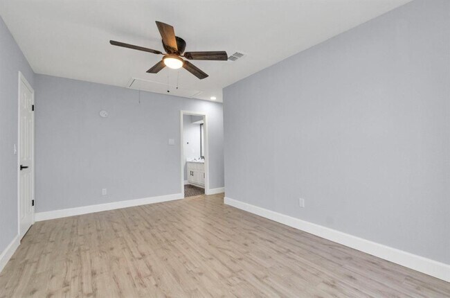 Building Photo - 9404 Beechnut St