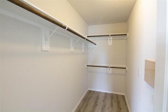 Building Photo - 412 Brushback Dr