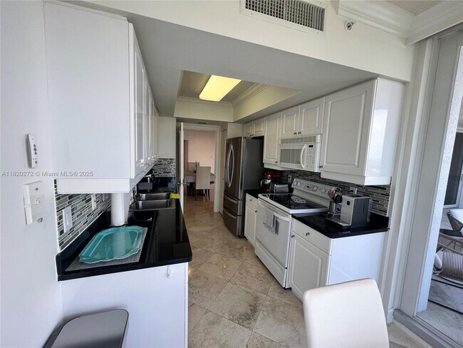 Building Photo - 21055 Yacht Club Dr