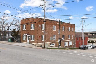 Building Photo - 226 E Illinois St