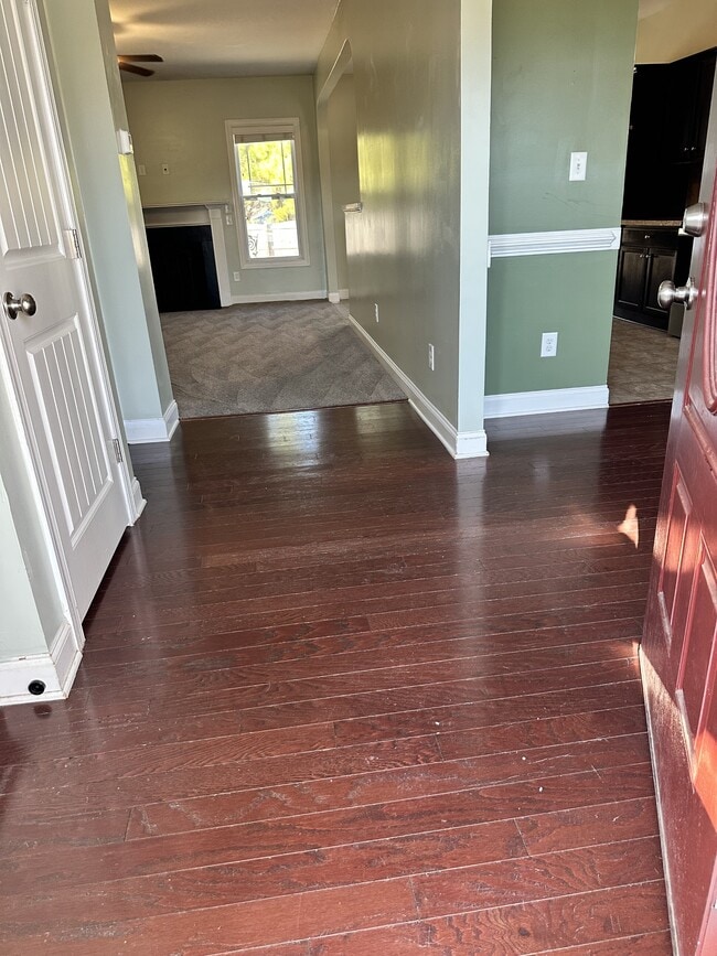 Building Photo - 908 Merlin Ct