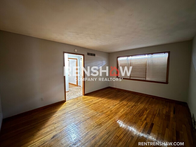 Building Photo - 4593 Wooddale Ave