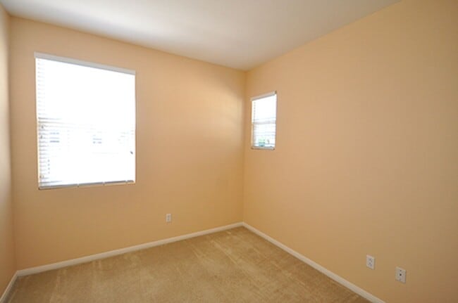 Building Photo - Spacious 5 Bedroom Family Home in Rancho del Oro!