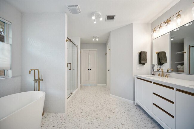 Building Photo - 6915 Gentle Oak Dr