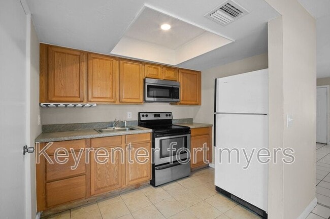 Building Photo - 1706 Cypress Dr