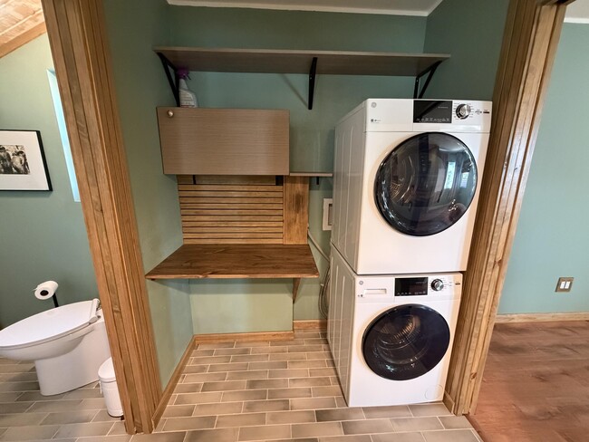 Building Photo - 462 Sunningdale Dr