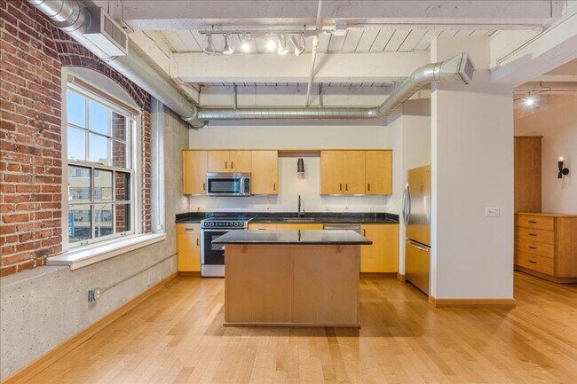 Building Photo - 416 NW 13th Ave