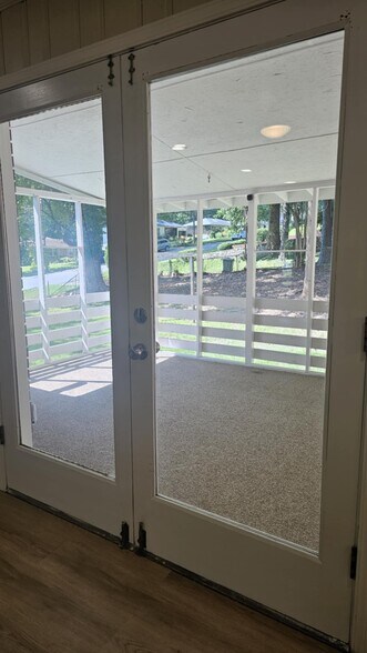 Building Photo - 2835 Hayden Dr