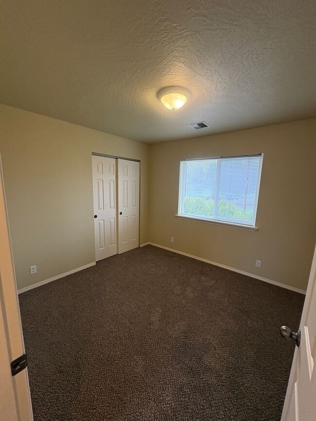 Building Photo - 3 Bedroom Duplex on Bailey Hill Rd