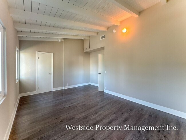 Building Photo - 8100 W 83rd St