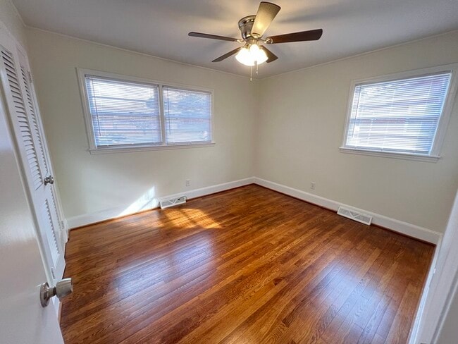 Building Photo - 1920 Eastway Dr