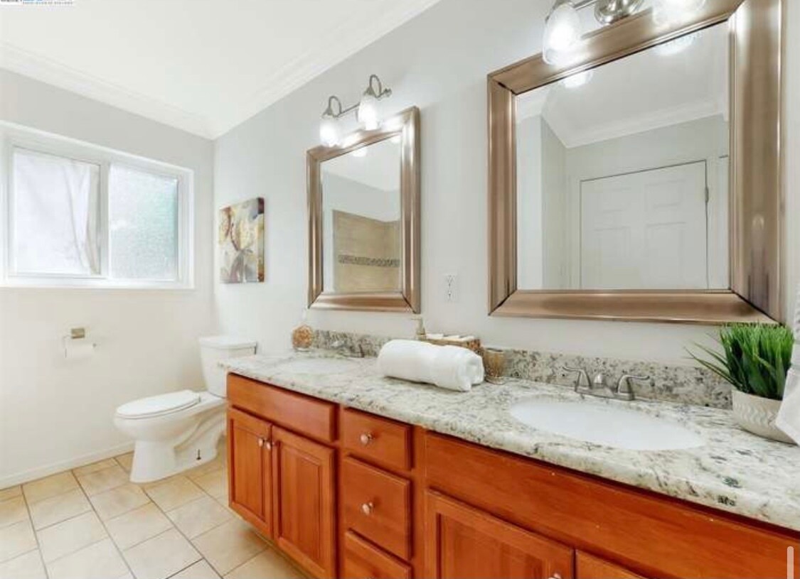 Bathroom - 2316 Lakeshore Ave