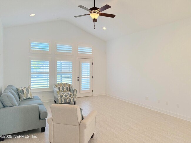 Building Photo - 44 Ocale Ct