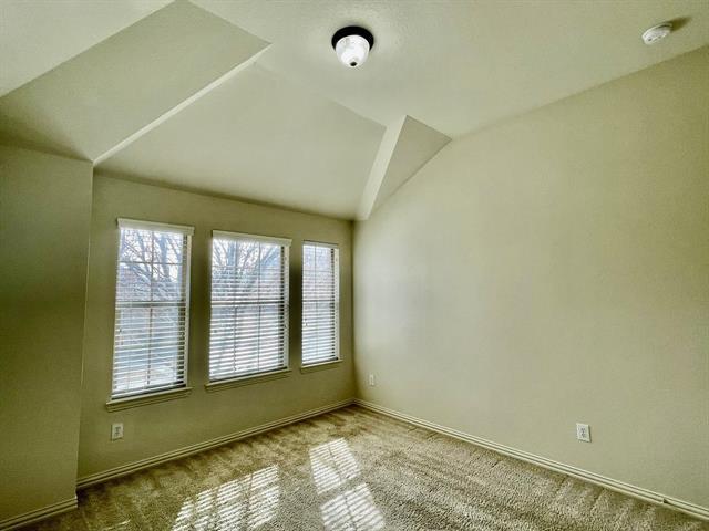 Building Photo - 6304 Blackstone Dr