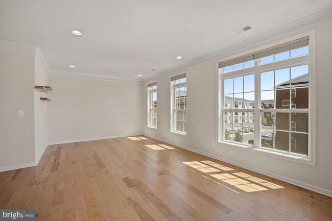 Building Photo - 43144 Thoroughfare Gap Terrace