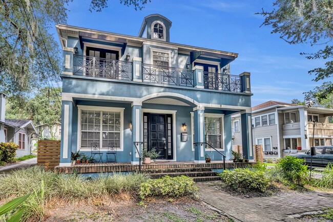 Building Photo - Gorgeous Townhome in Downtown Orlando