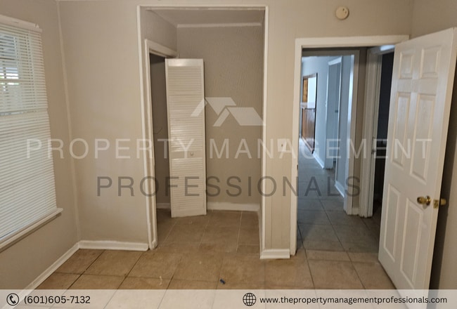 Building Photo - Renovated Ready to Rent