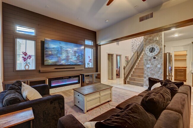 Building Photo - Spacious Summerlin Home Featuring Casita a...