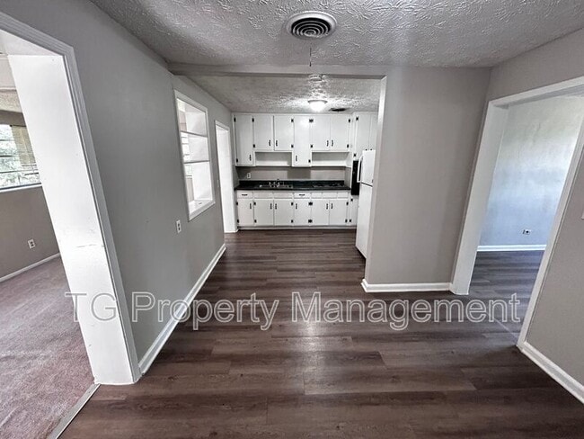 Building Photo - 6422 Solandra Dr